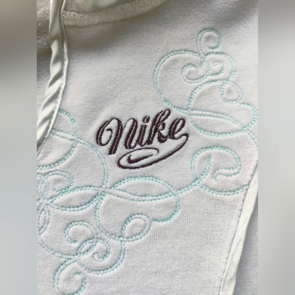 Nike Teen Sweatshirt - Picture 3 of 7